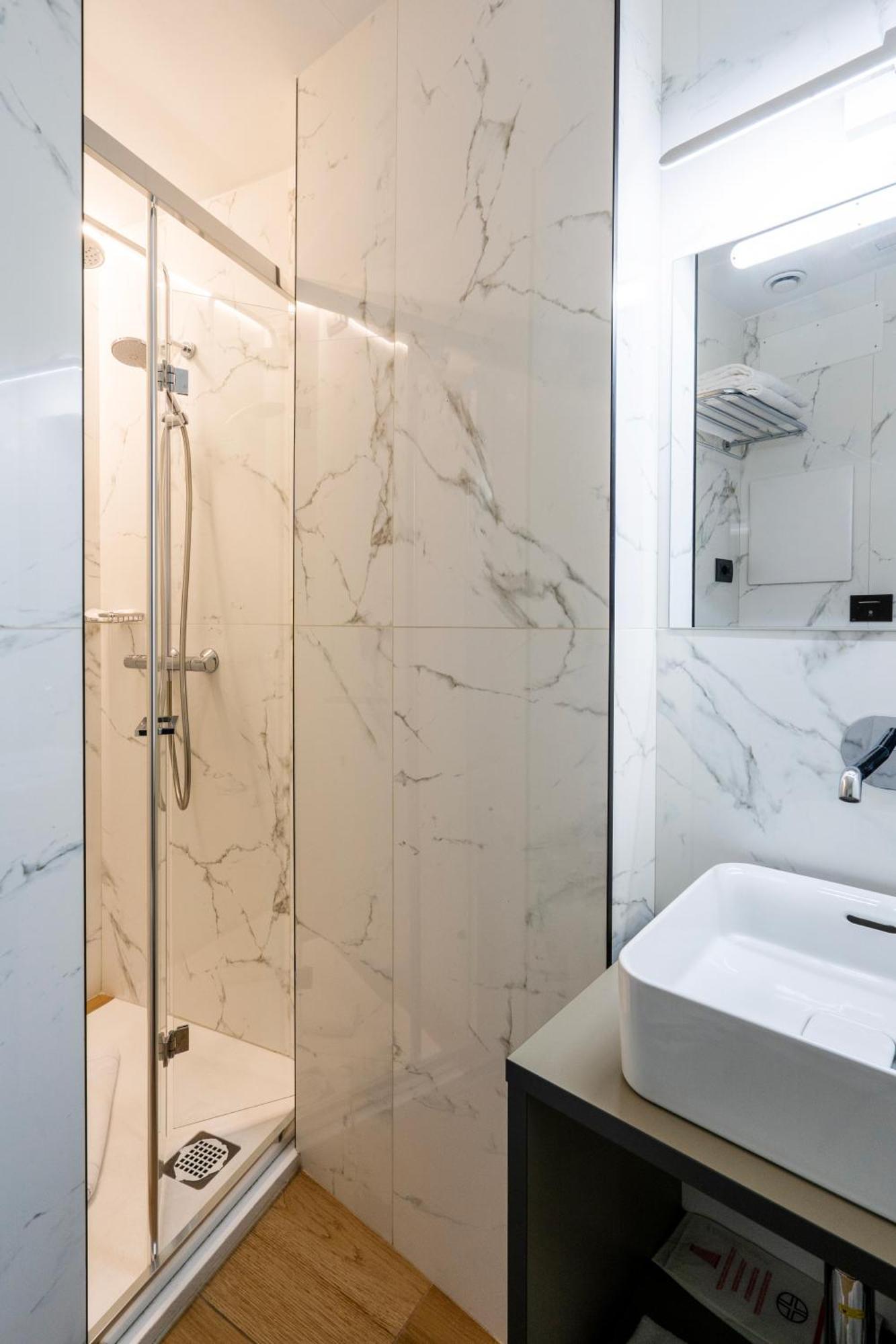 Camera Matrimoniale/Doppia con Letti Singoli con Bagno Privato Esterno